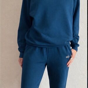RARE ALO Eclipse Blue Sweatshirt and Sweatpants Set